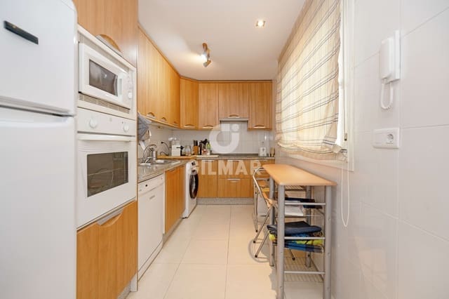 Piso de 2 habitaciones en Benalmadena Costa, Benalmádena en venta con piscina garaje - 350.000 € (Ref: 9312074)