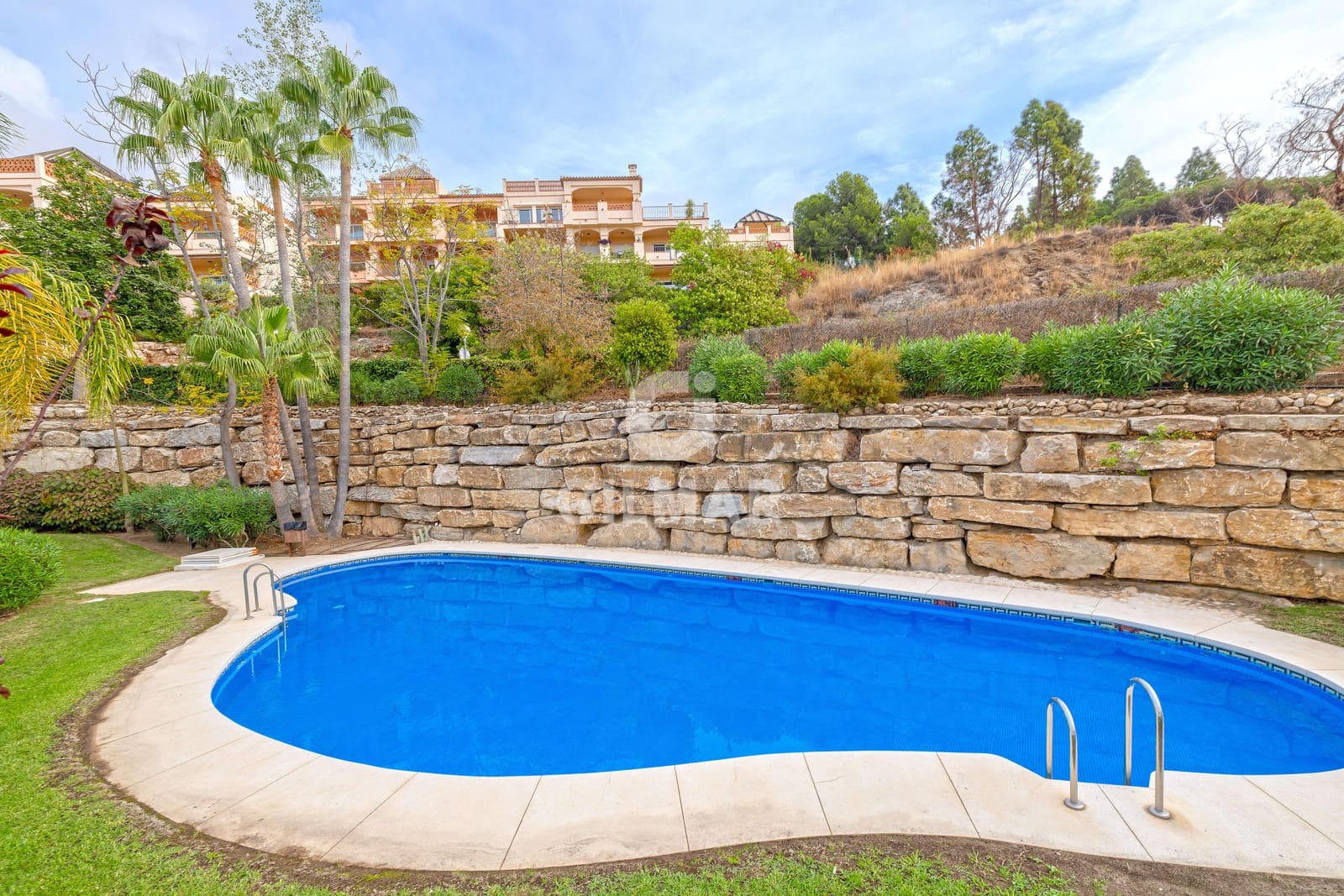 Piso de 2 habitaciones en Benalmadena Costa en venta con piscina garaje - 350.000 € (Ref: 9312074)
