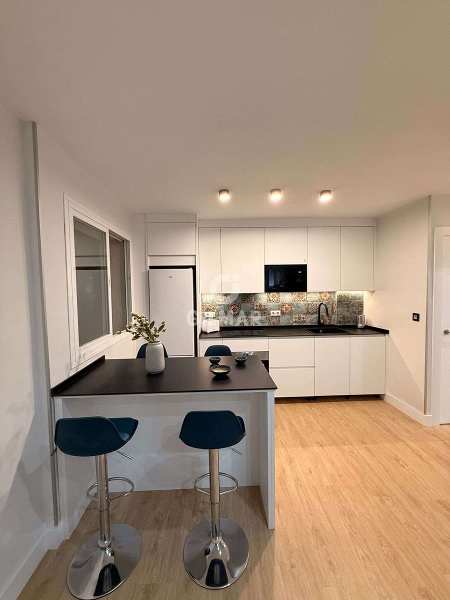 Piso de 2 habitaciones en Torremolinos en venta - 265.000 € (Ref: 9312075)