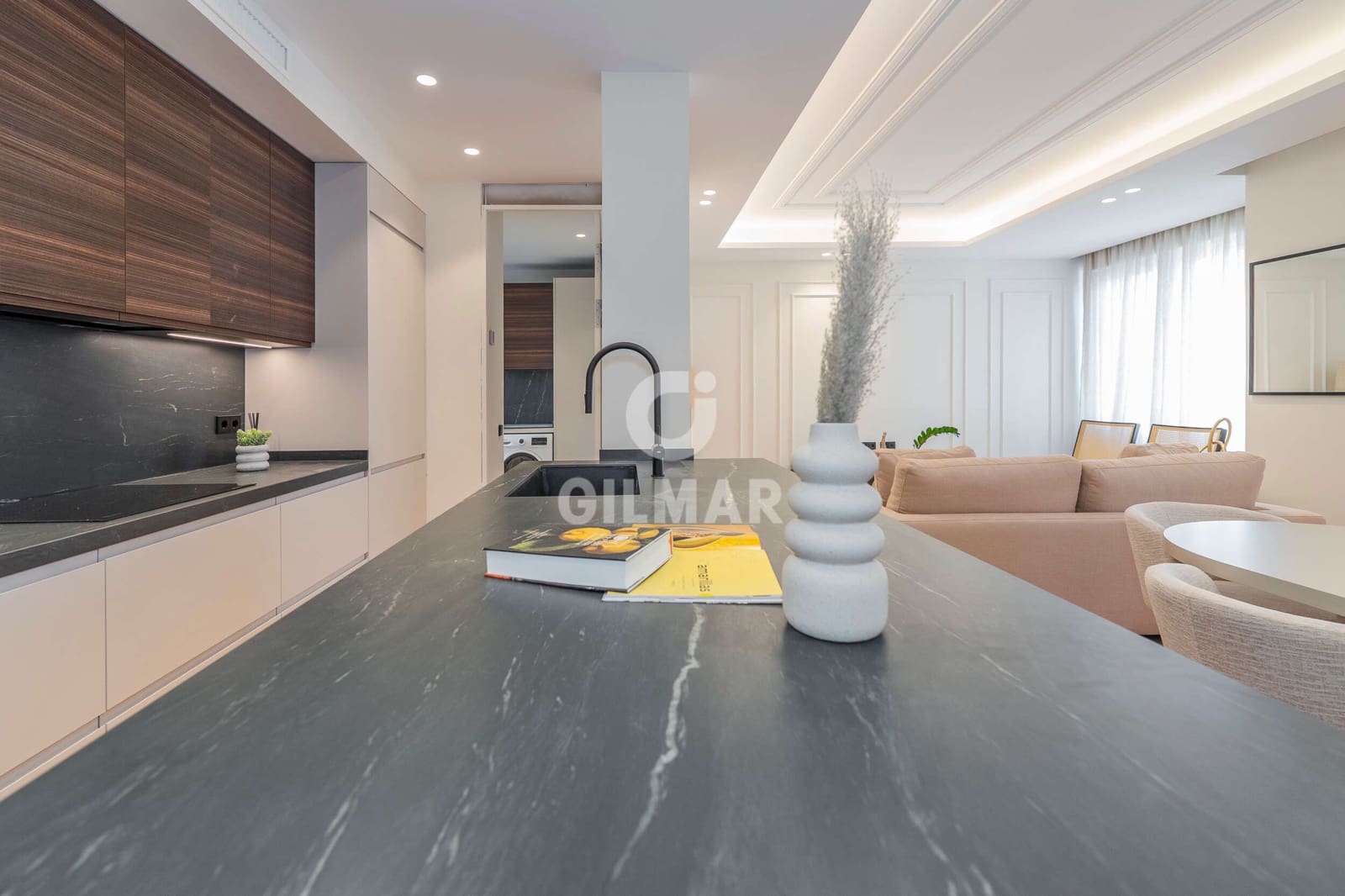 3 soveværelse Lejlighed til salg i Madrid by - € 1.990.000 (Ref: 9315114)