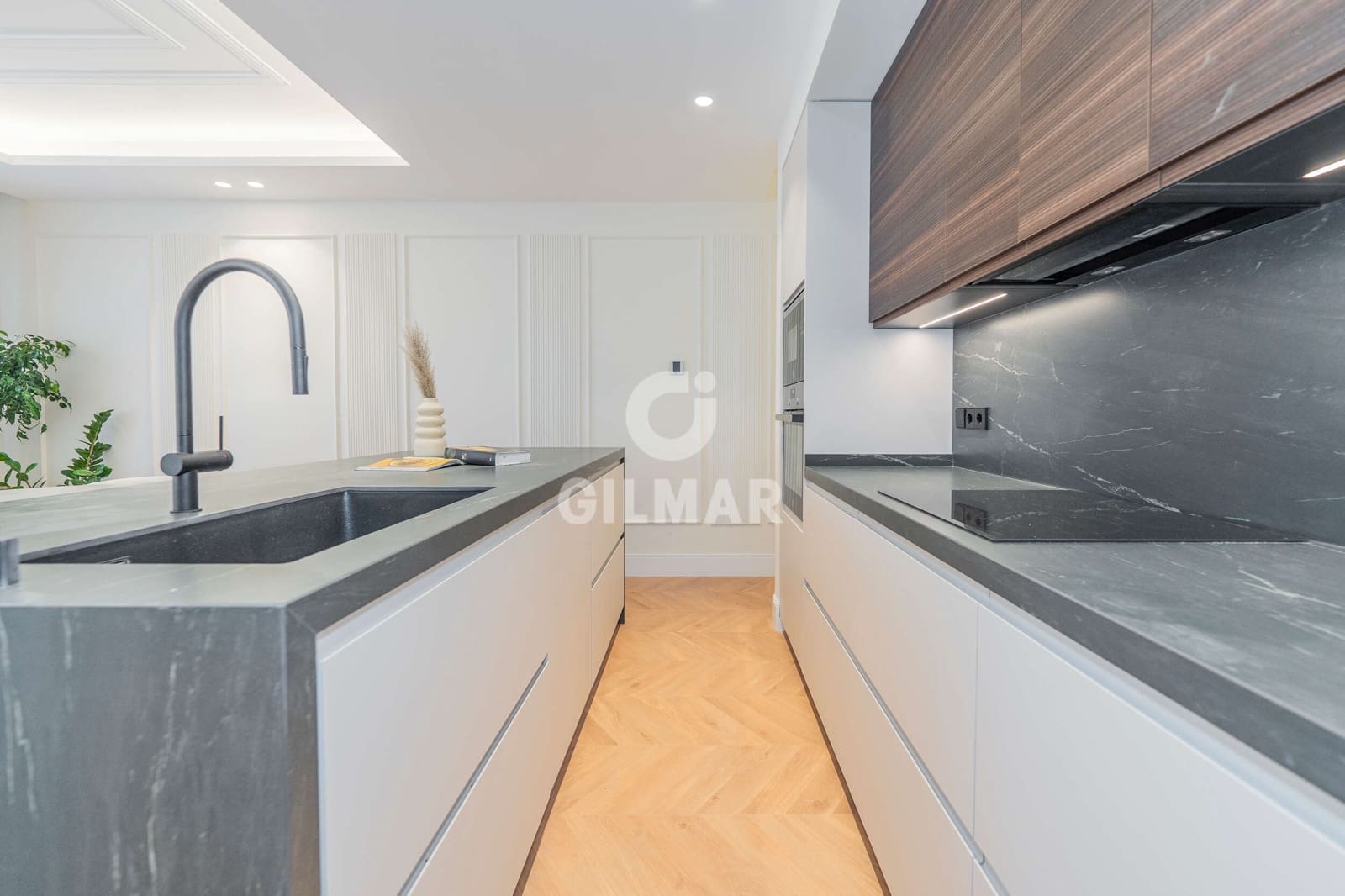 3 soveværelse Lejlighed til salg i Madrid by - € 1.990.000 (Ref: 9315114)