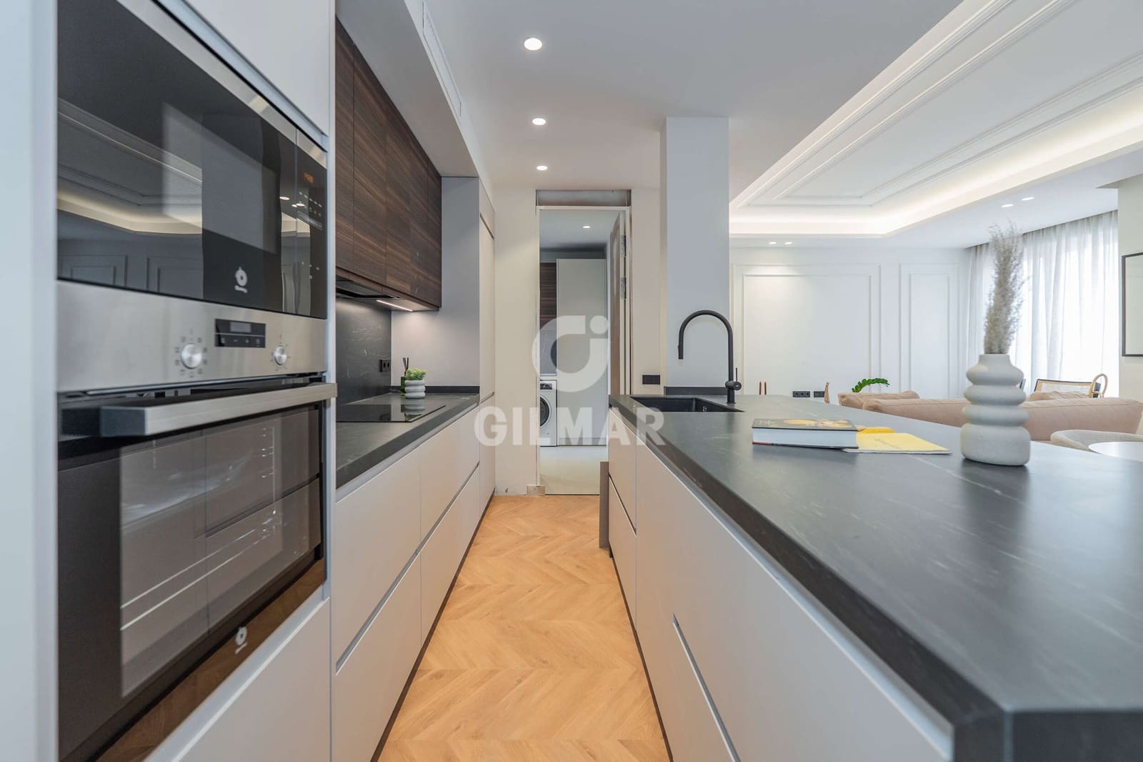 3 soveværelse Lejlighed til salg i Madrid by - € 1.990.000 (Ref: 9315114)