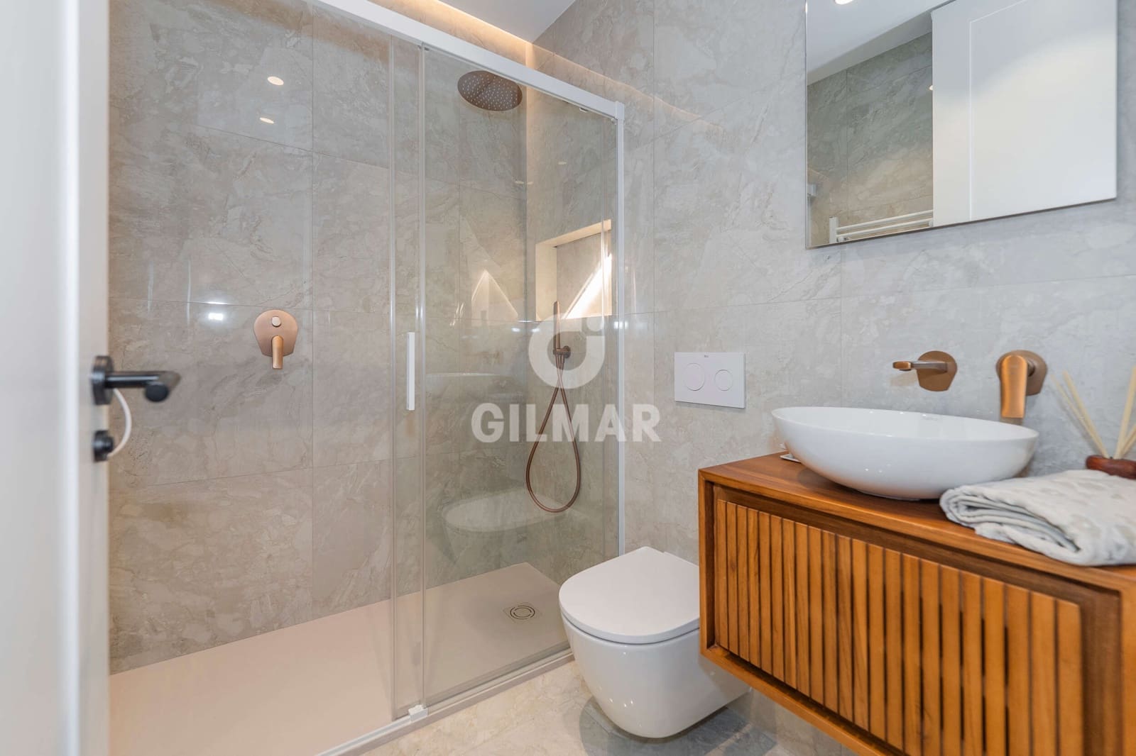 3 soveværelse Lejlighed til salg i Madrid by - € 1.990.000 (Ref: 9315114)