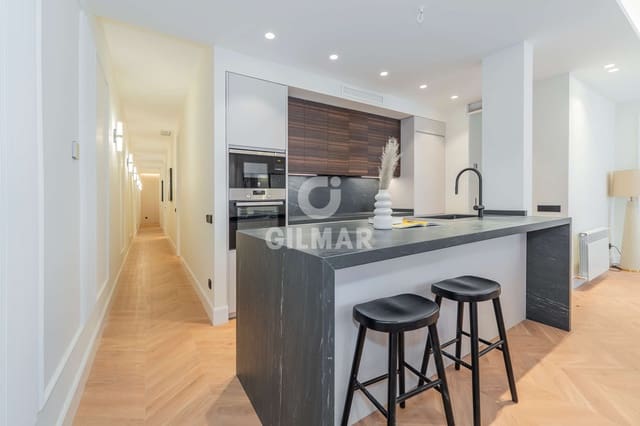 3 soveværelse Lejlighed til salg i Almagro, Madrid by - € 1.990.000 (Ref: 9315114)