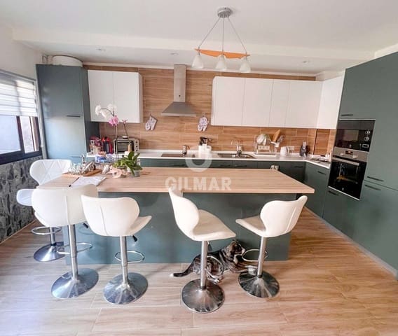 4 sovrum Radhus till salu i Casco Urbano, Adeje med pool - 575 000 € (Ref: 9315115)