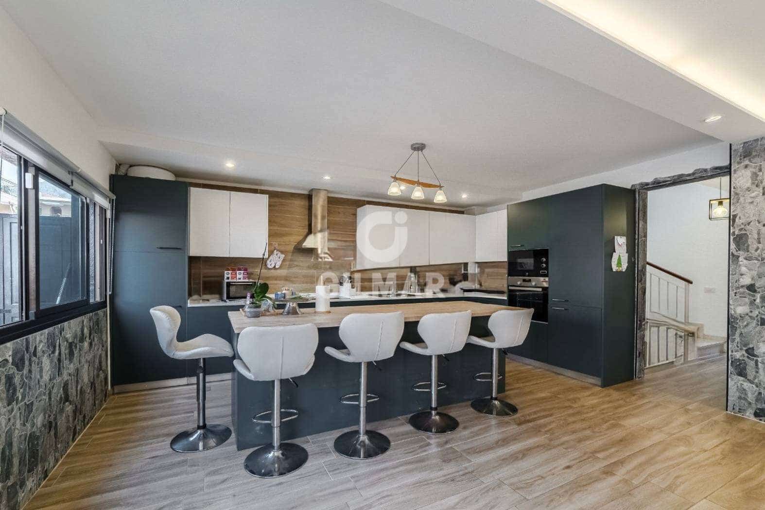 4 sovrum Radhus till salu i Adeje med pool - 575 000 € (Ref: 9315115)