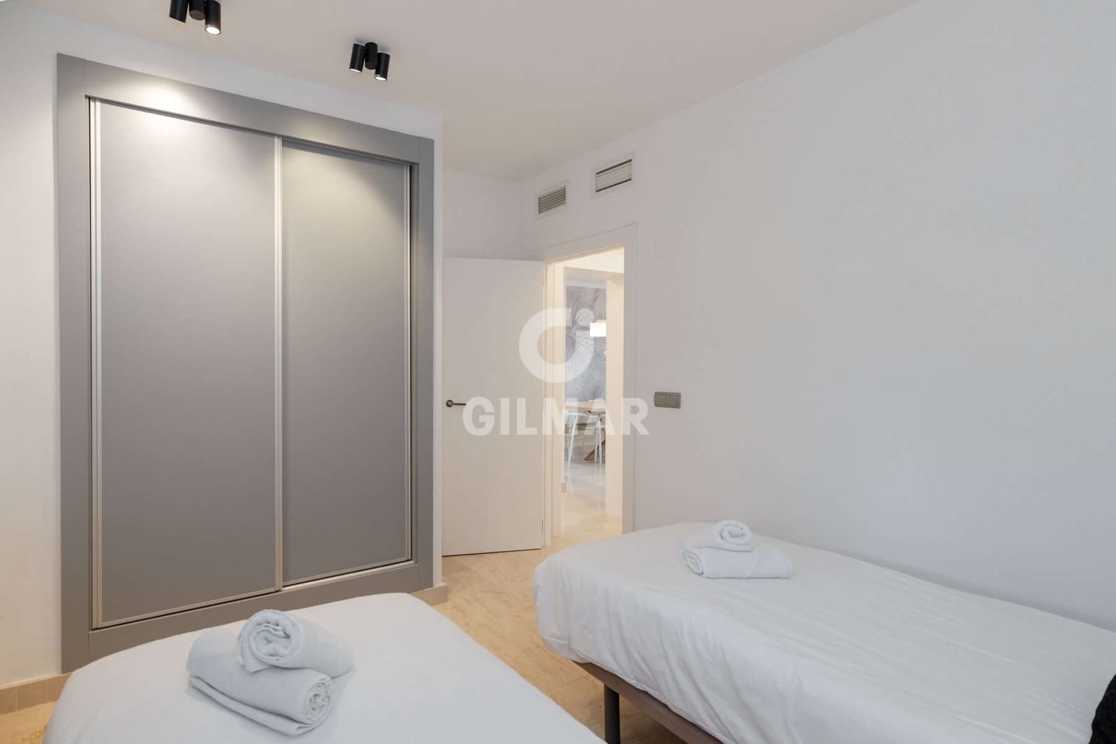 2 soveværelse Lejlighed til salg i Estepona med swimmingpool garage - € 435.000 (Ref: 9329808)