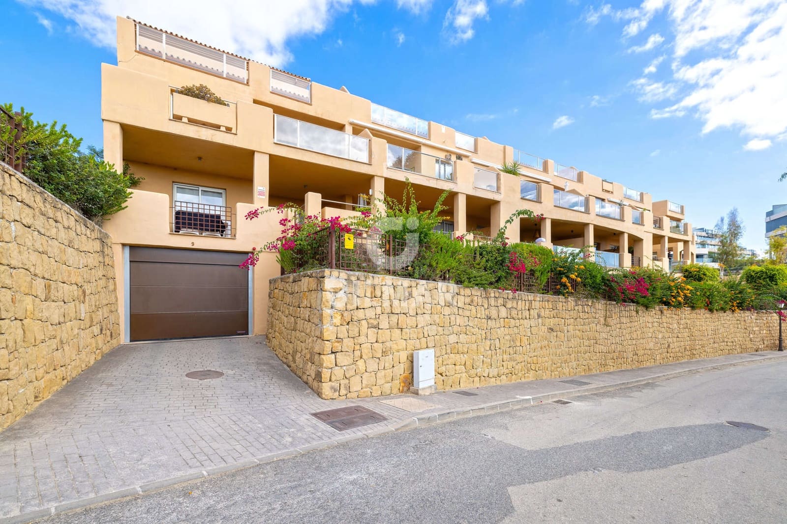 2 soveværelse Lejlighed til salg i Estepona med swimmingpool garage - € 435.000 (Ref: 9329808)