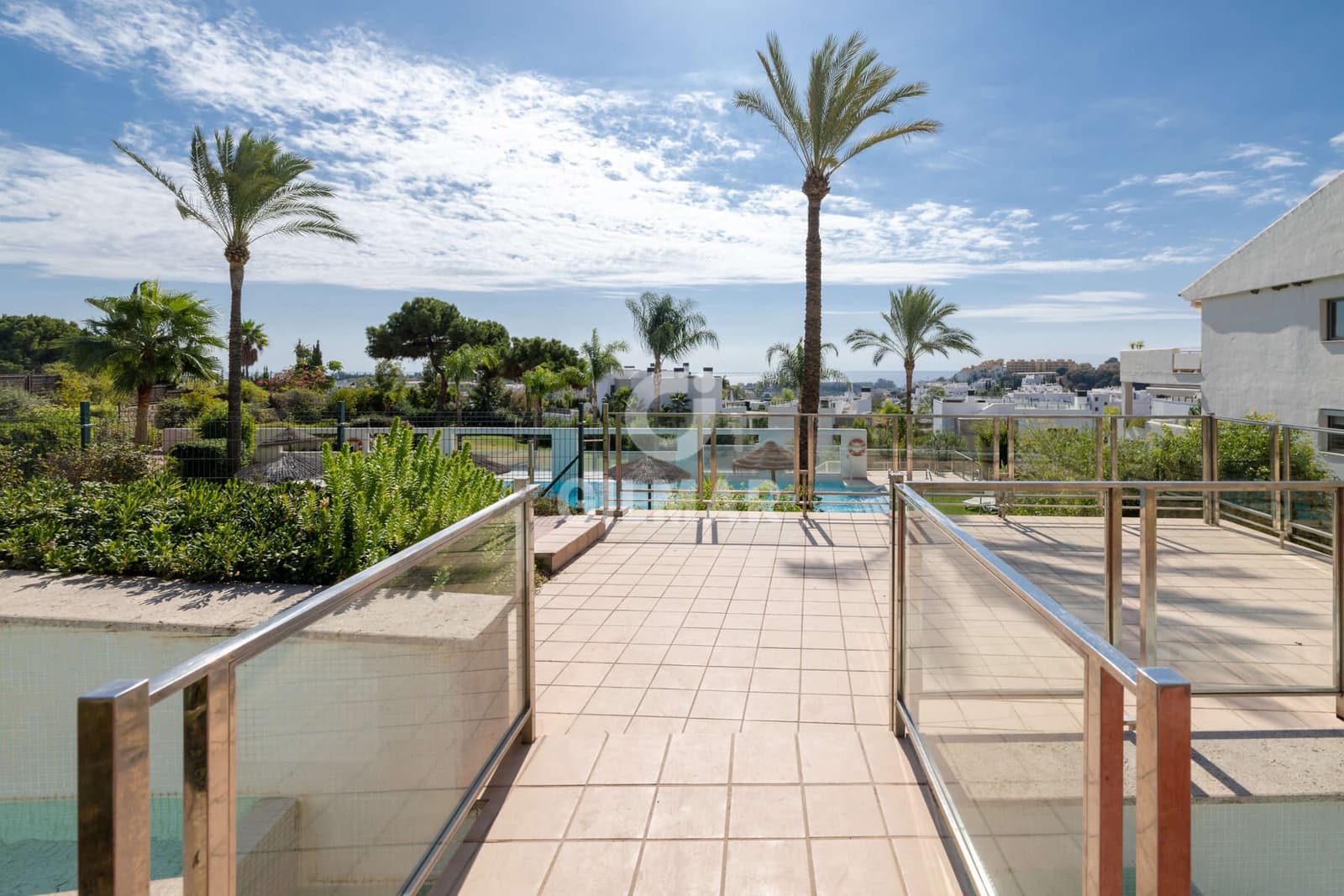 2 soveværelse Lejlighed til salg i Estepona med swimmingpool garage - € 435.000 (Ref: 9329808)