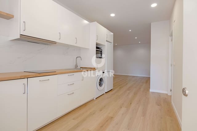 2 slaapkamer Flat te koop in Playa Bajadilla - Puertos, Marbella - € 300.000 (Ref: 9337215)