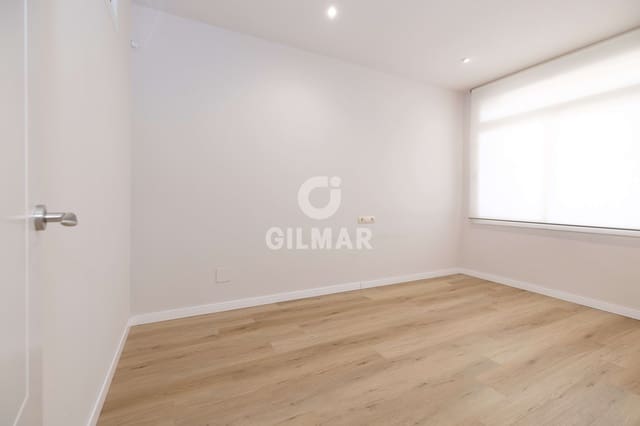 2 slaapkamer Flat te koop in Playa Bajadilla - Puertos, Marbella - € 300.000 (Ref: 9337215)