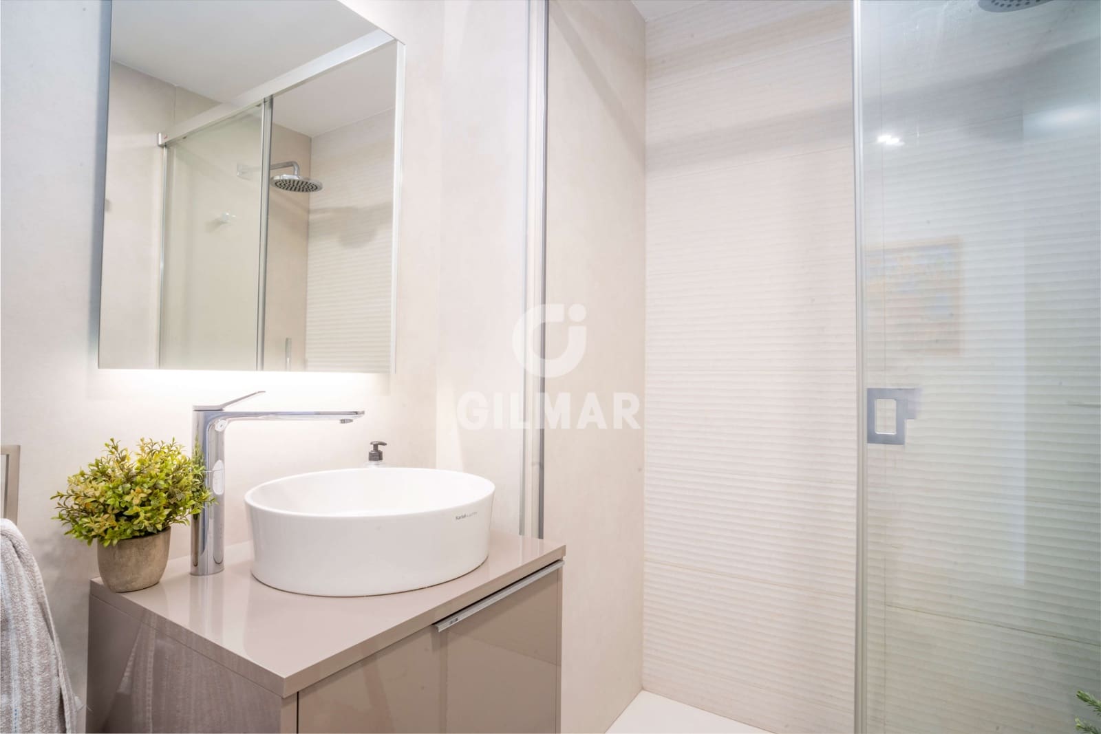 2 bedroom Flat for sale in Estepona with pool garage - € 795,000 (Ref: 9341622)