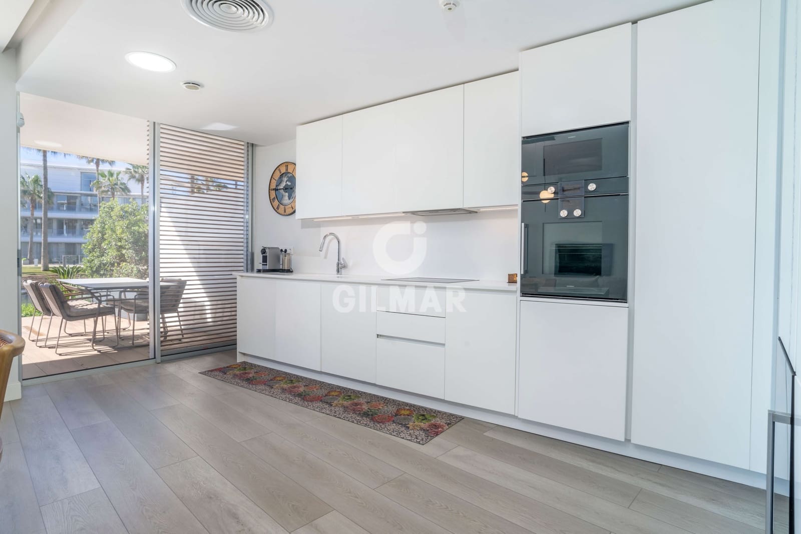 2 bedroom Flat for sale in Estepona with pool garage - € 795,000 (Ref: 9341622)