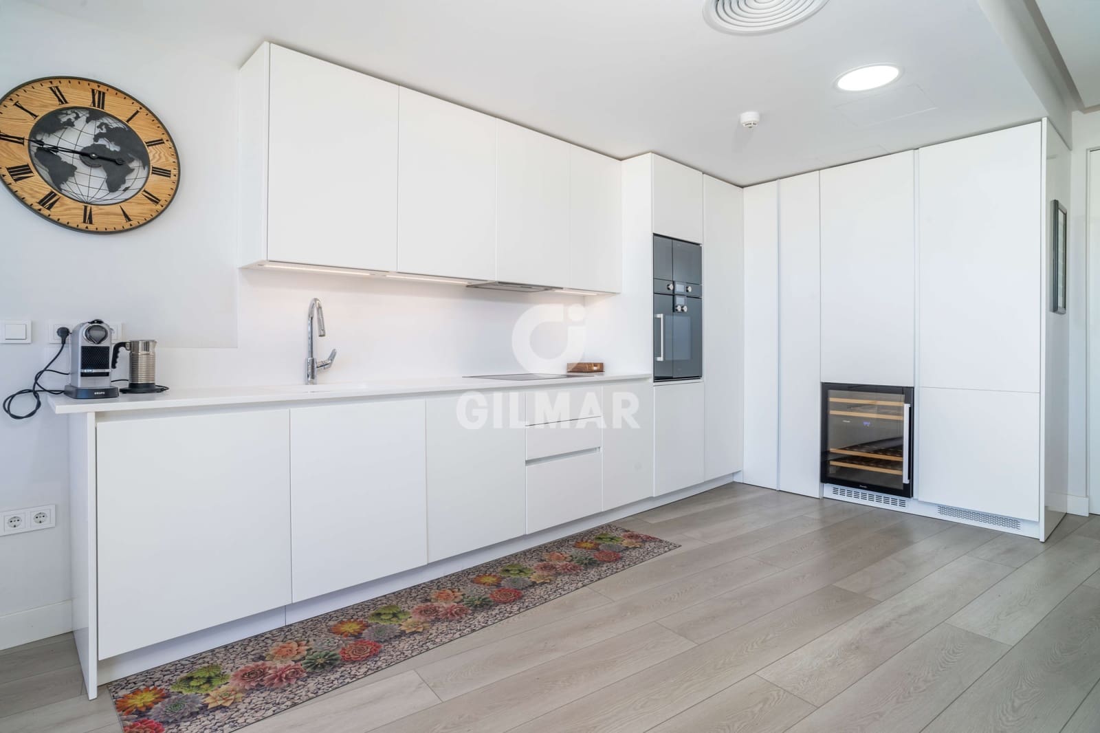 2 bedroom Flat for sale in Estepona with pool garage - € 795,000 (Ref: 9341622)