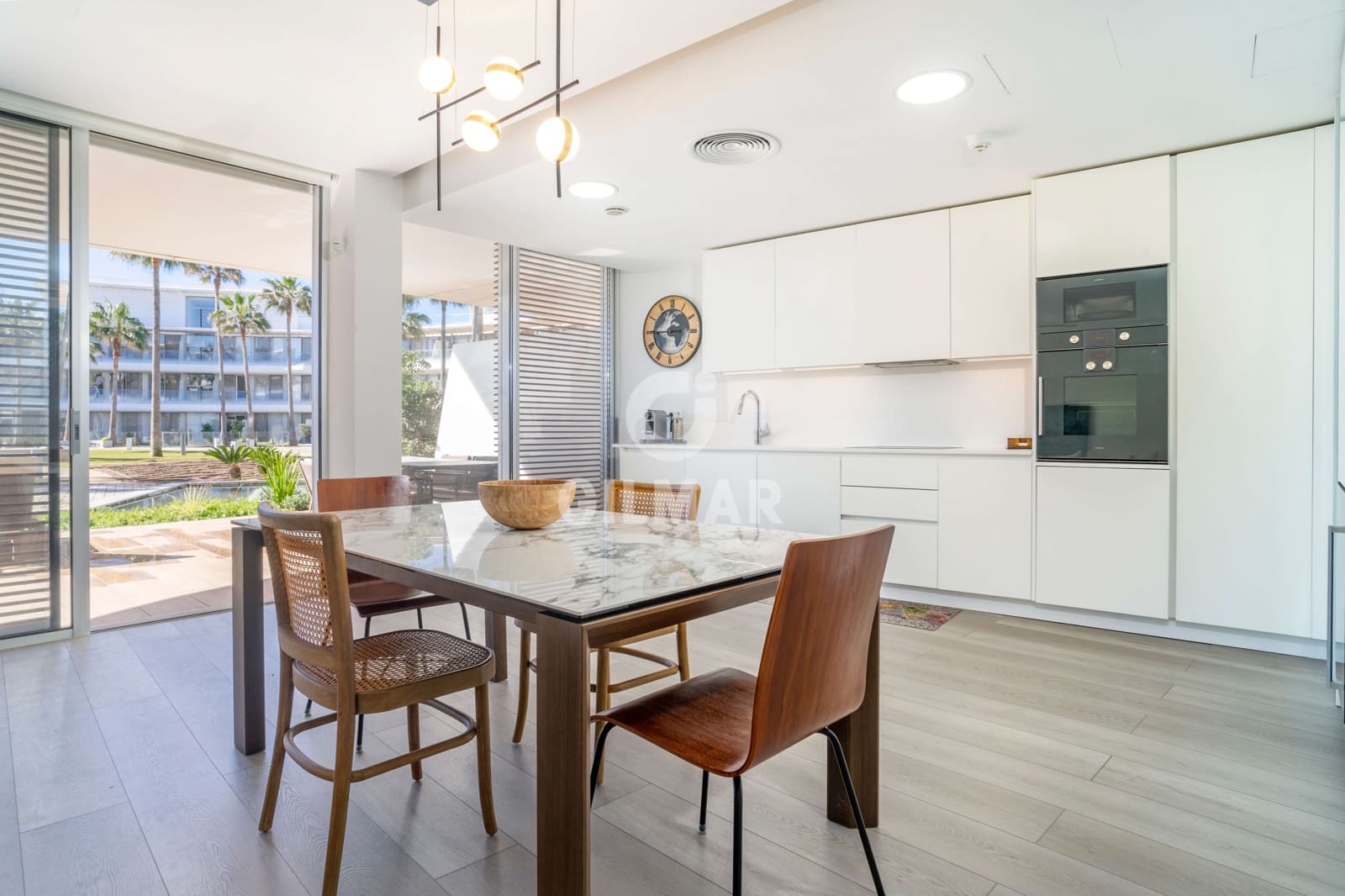 2 bedroom Flat for sale in Estepona with pool garage - € 795,000 (Ref: 9341622)