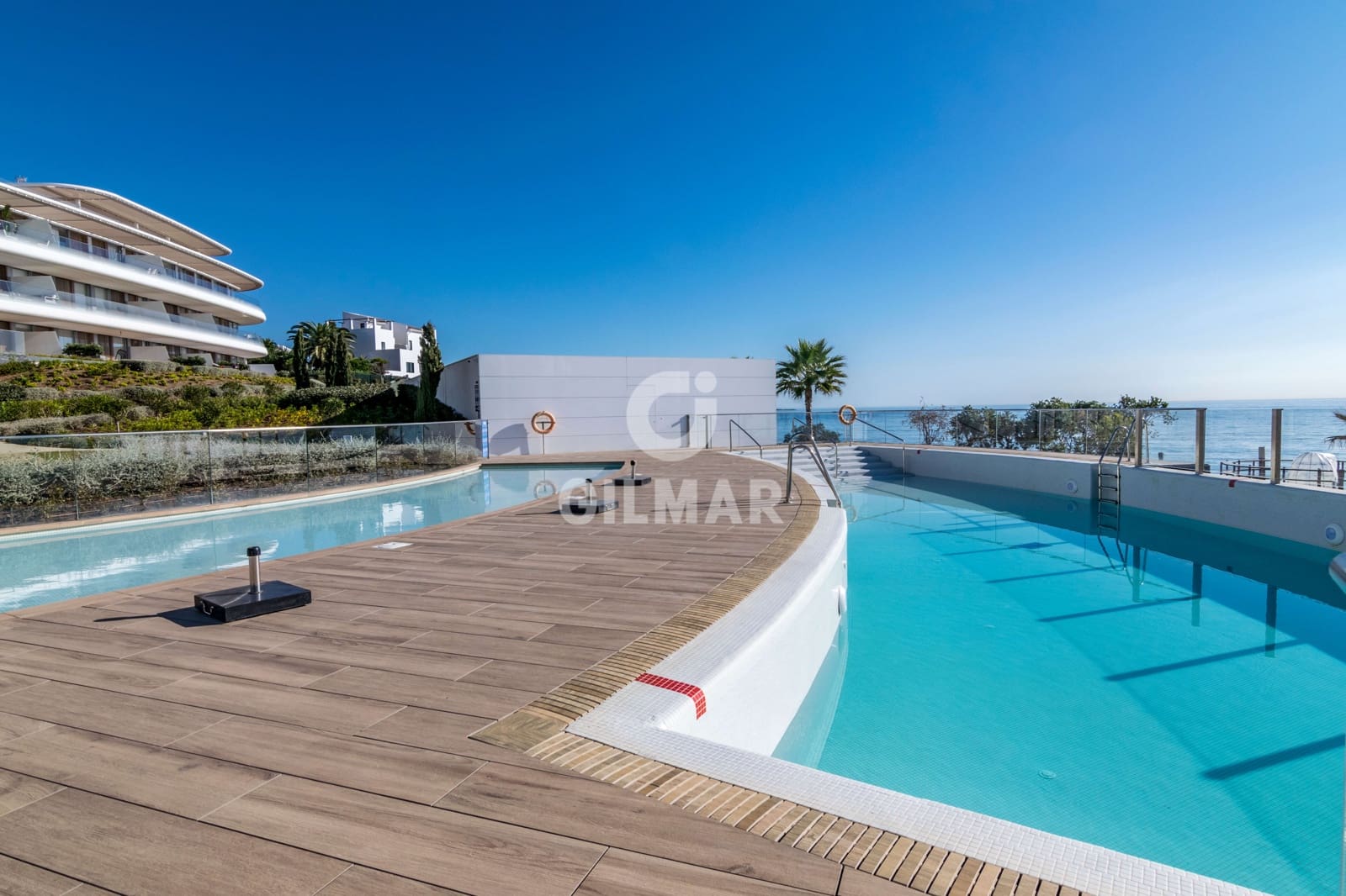 2 bedroom Flat for sale in Estepona with pool garage - € 795,000 (Ref: 9341622)