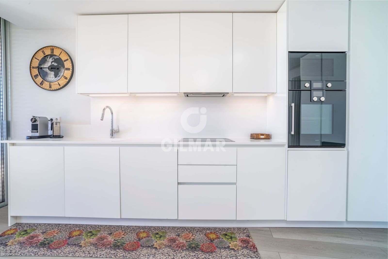 2 bedroom Flat for sale in Estepona with pool garage - € 795,000 (Ref: 9341622)