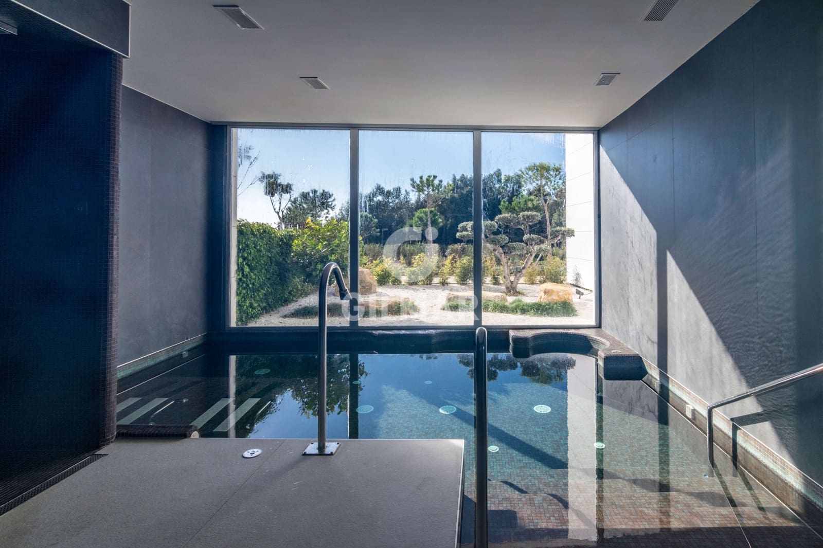 2 bedroom Flat for sale in Estepona with pool garage - € 795,000 (Ref: 9341622)