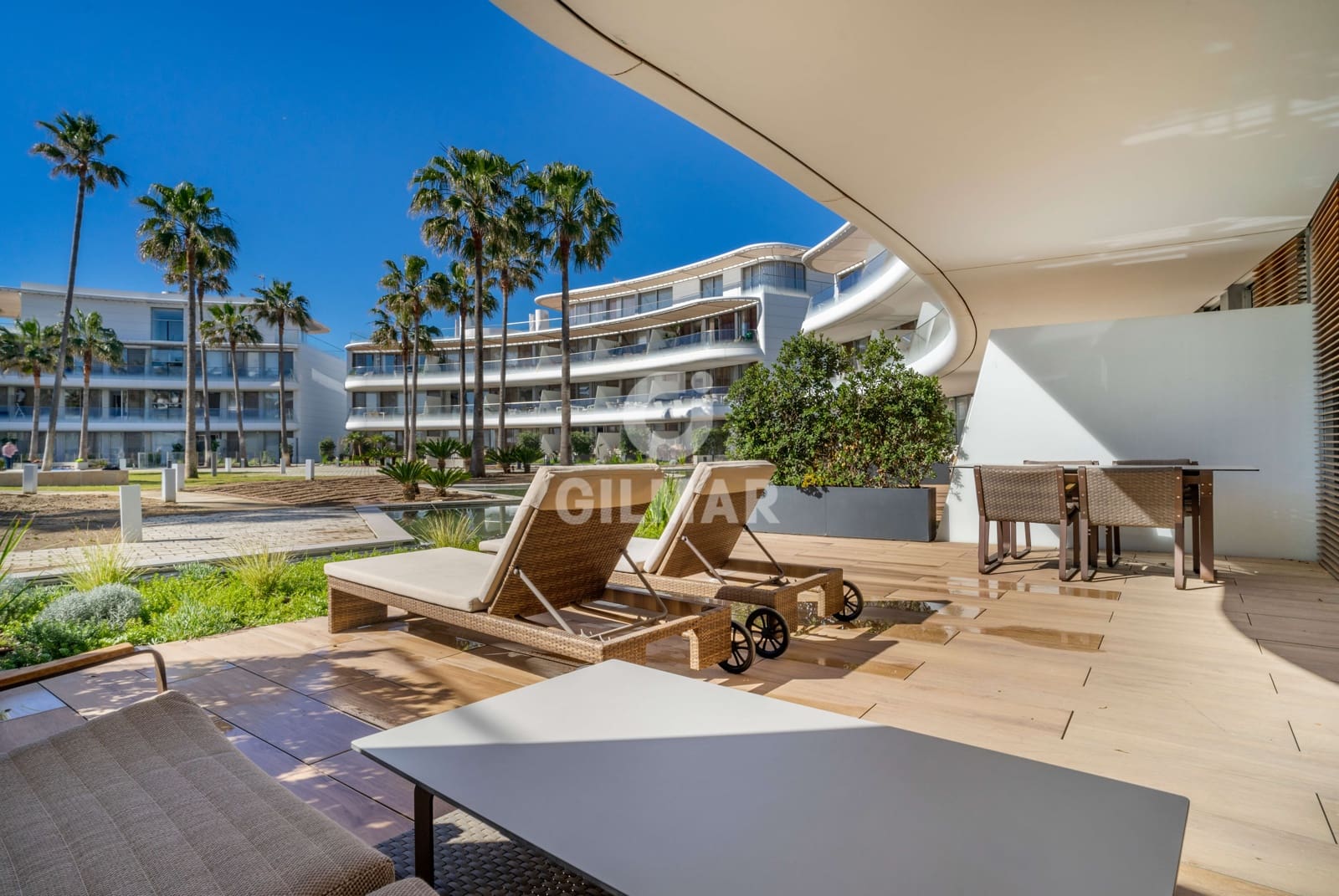 2 bedroom Flat for sale in Estepona with pool garage - € 795,000 (Ref: 9341622)