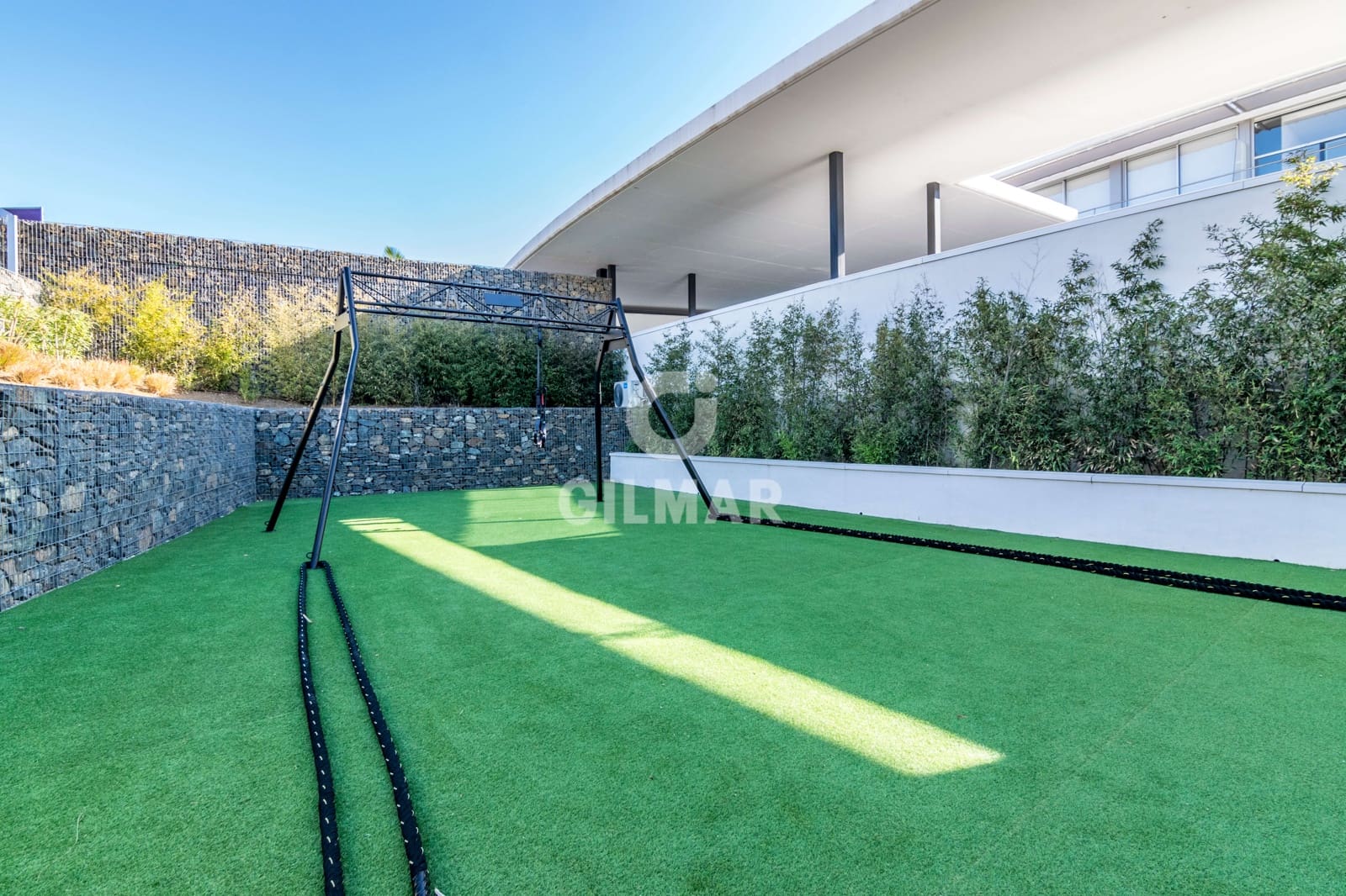 2 bedroom Flat for sale in Estepona with pool garage - € 795,000 (Ref: 9341622)