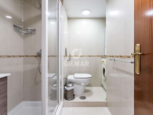 Piso de 1 habitación en Zona Puerto Deportivo, Fuengirola en venta con piscina - 246.000 € (Ref: 9343651)