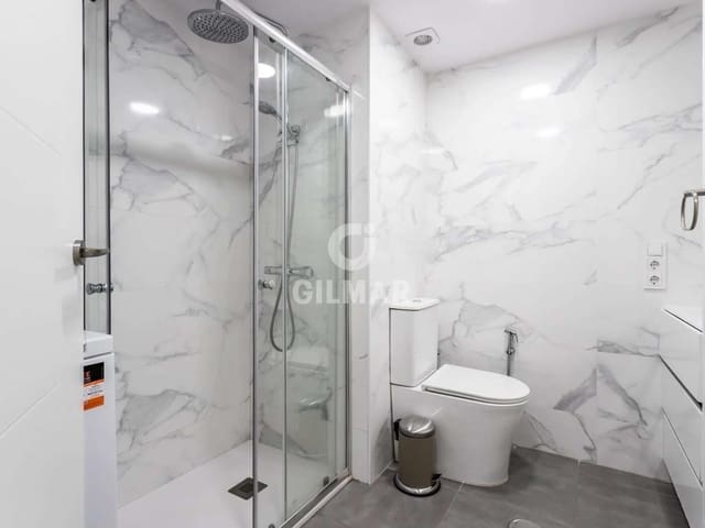 Piso de 1 habitación en Zona Puerto Deportivo, Fuengirola en venta con piscina - 239.000 € (Ref: 9343653)