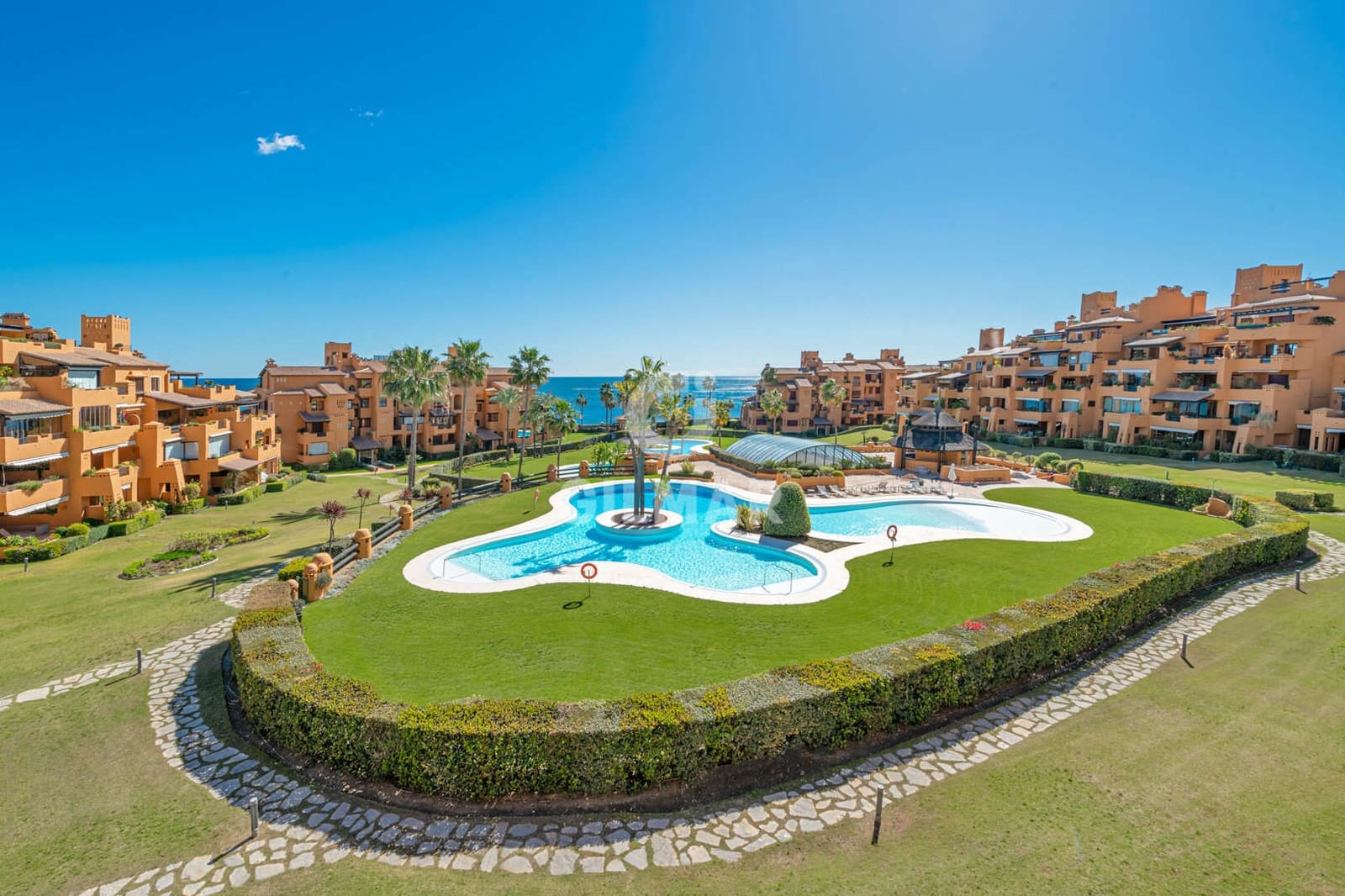 3 bedroom Flat for sale in Estepona with pool garage - € 2,395,000 (Ref: 9347727)