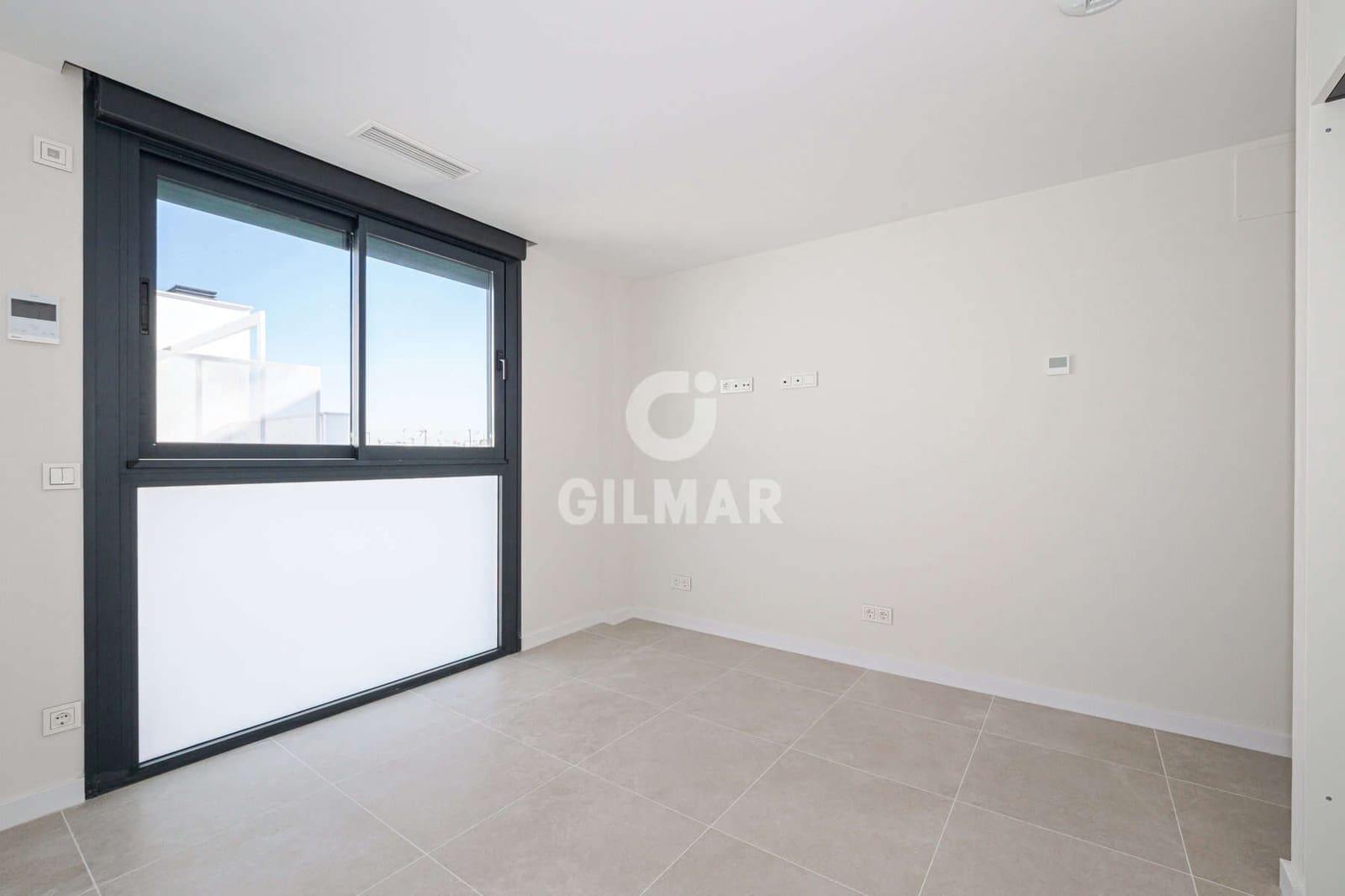 1 bedroom Penthouse for sale in Seville city with pool garage - € 409,000 (Ref: 9357916)