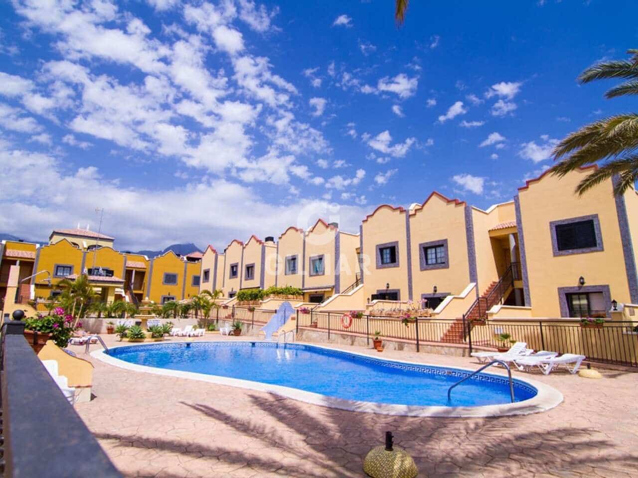 4 sypialnia Dom szeregowy na sprzedaż w Playa del Duque z basenem garażem - 1 050 000 € (Ref: 9357918)