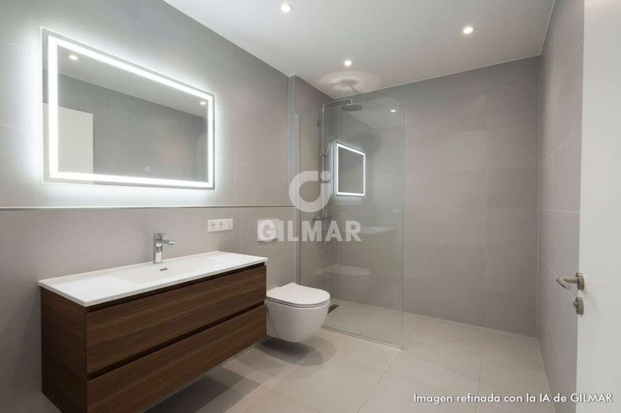 4 sypialnia Dom szeregowy na sprzedaż w Playa del Duque z basenem garażem - 1 050 000 € (Ref: 9357918)