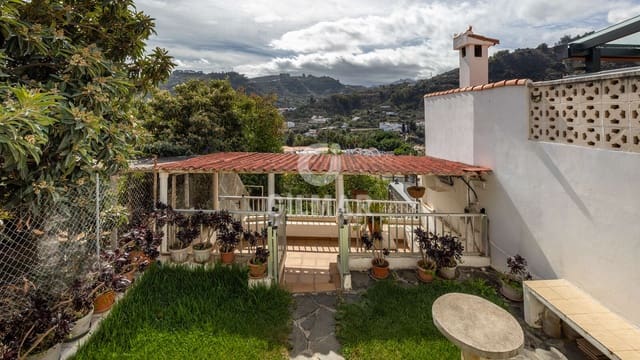 3 makuuhuone Rivitalo myytävänä paikassa Teror mukana 
autotalli - 240 000 € (Ref: 9363055)