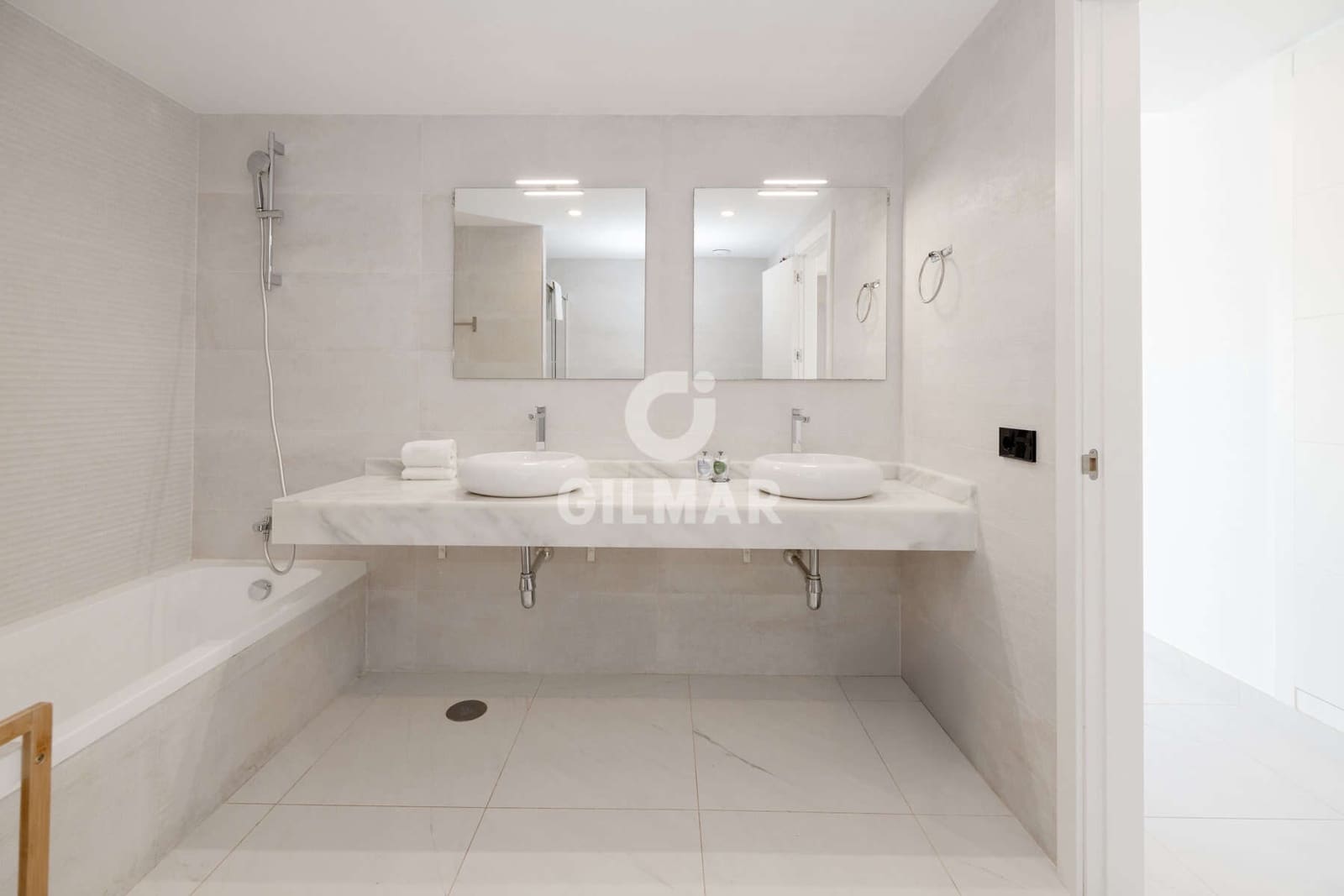 3 makuuhuone Asunto myytävänä paikassa Estepona mukana 
autotalli - 699 000 € (Ref: 9371521)