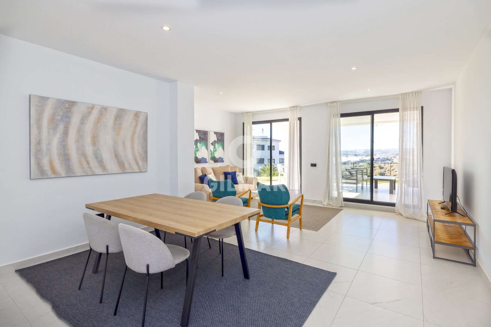 Piso de 2 habitaciones en Estepona en venta con piscina garaje - 570.000 € (Ref: 9372345)