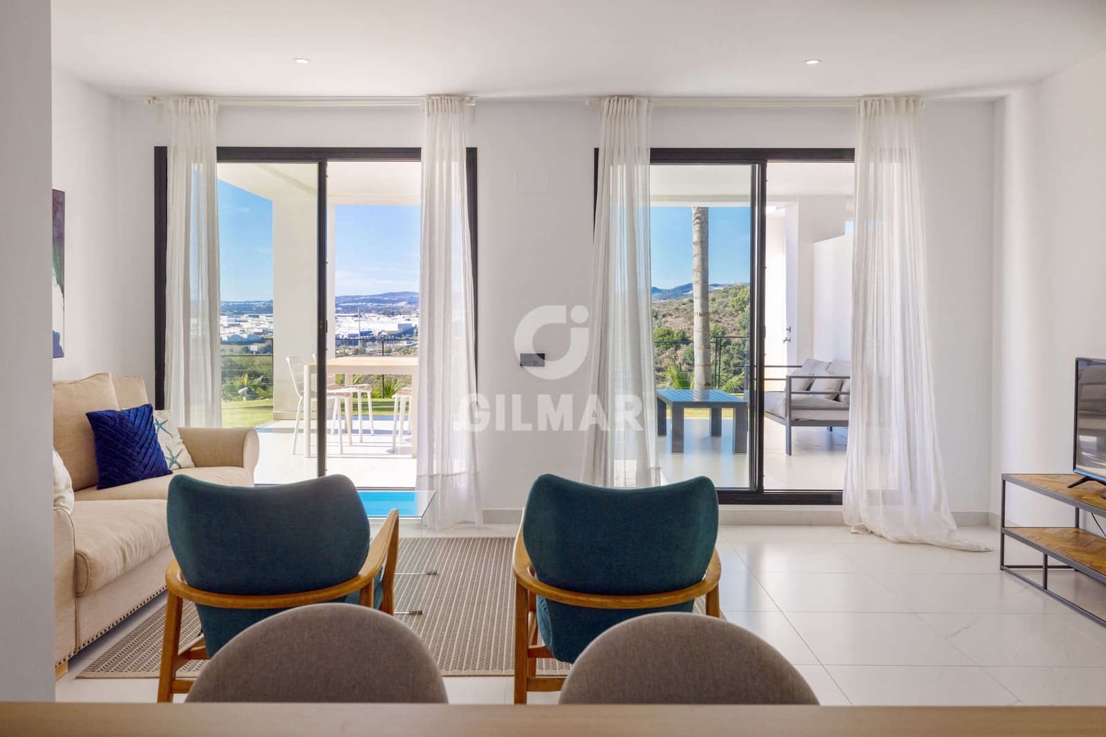 Piso de 2 habitaciones en Estepona en venta con piscina garaje - 570.000 € (Ref: 9372345)