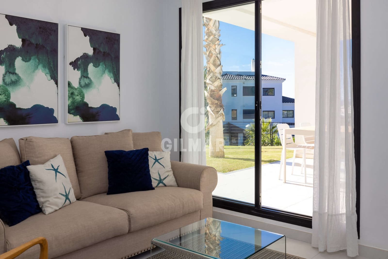 Piso de 2 habitaciones en Estepona en venta con piscina garaje - 570.000 € (Ref: 9372345)