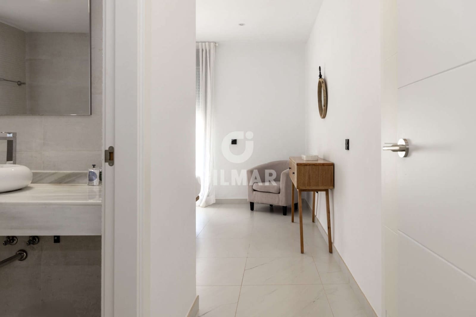 Piso de 2 habitaciones en Estepona en venta con piscina garaje - 570.000 € (Ref: 9372345)