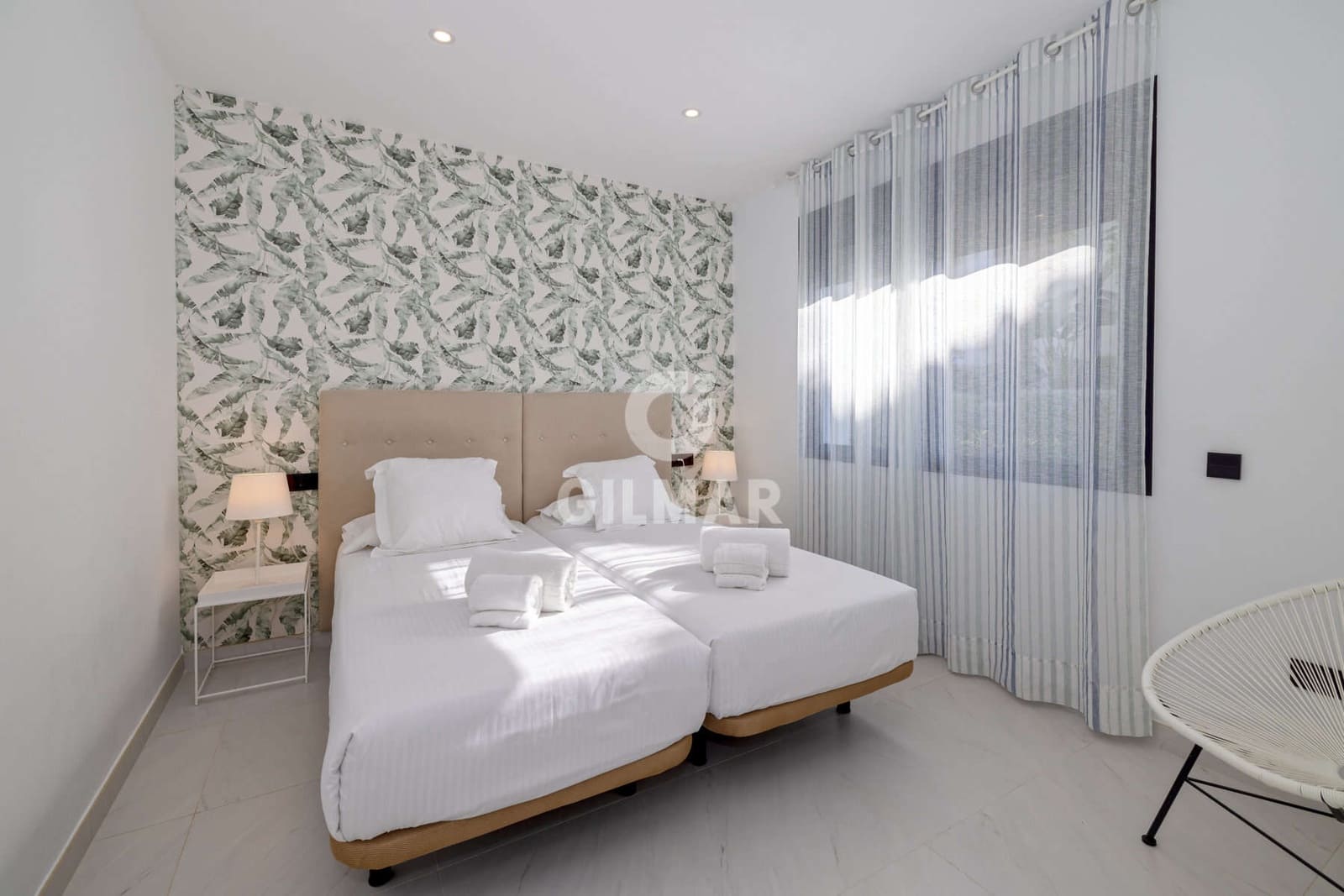 Piso de 2 habitaciones en Estepona en venta con piscina garaje - 570.000 € (Ref: 9372345)