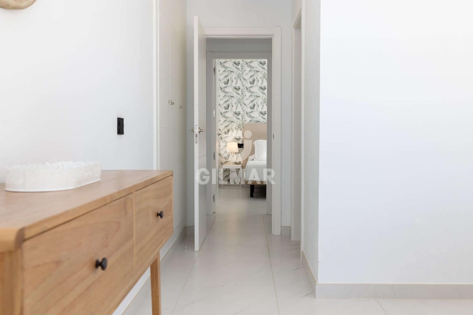 Piso de 2 habitaciones en Estepona en venta con piscina garaje - 570.000 € (Ref: 9372345)