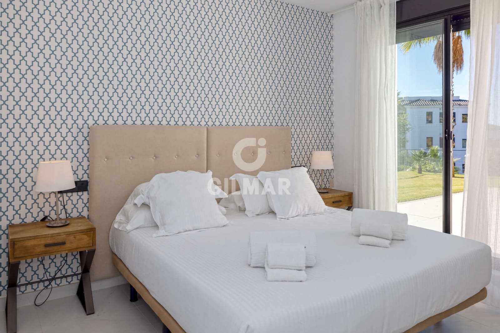 Piso de 2 habitaciones en Estepona en venta con piscina garaje - 570.000 € (Ref: 9372345)