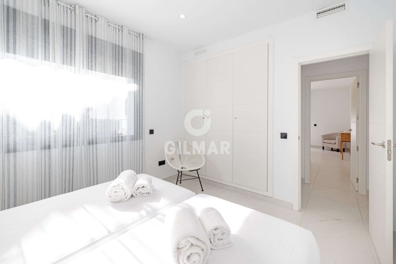 Piso de 2 habitaciones en Estepona en venta con piscina garaje - 570.000 € (Ref: 9372345)