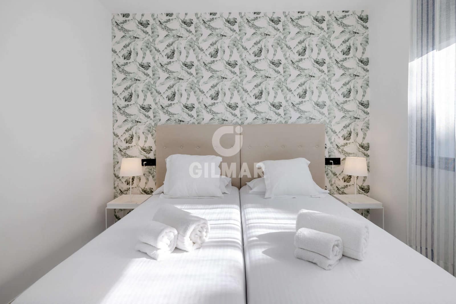 Piso de 2 habitaciones en Estepona en venta con piscina garaje - 570.000 € (Ref: 9372345)