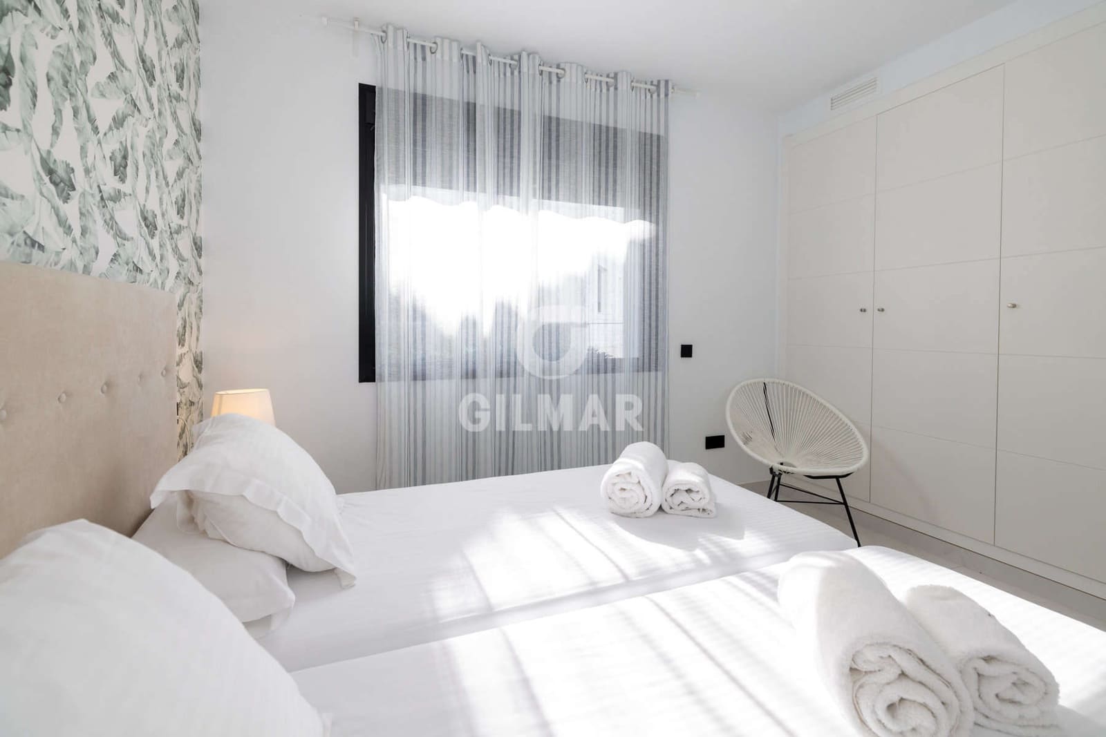 Piso de 2 habitaciones en Estepona en venta con piscina garaje - 570.000 € (Ref: 9372345)