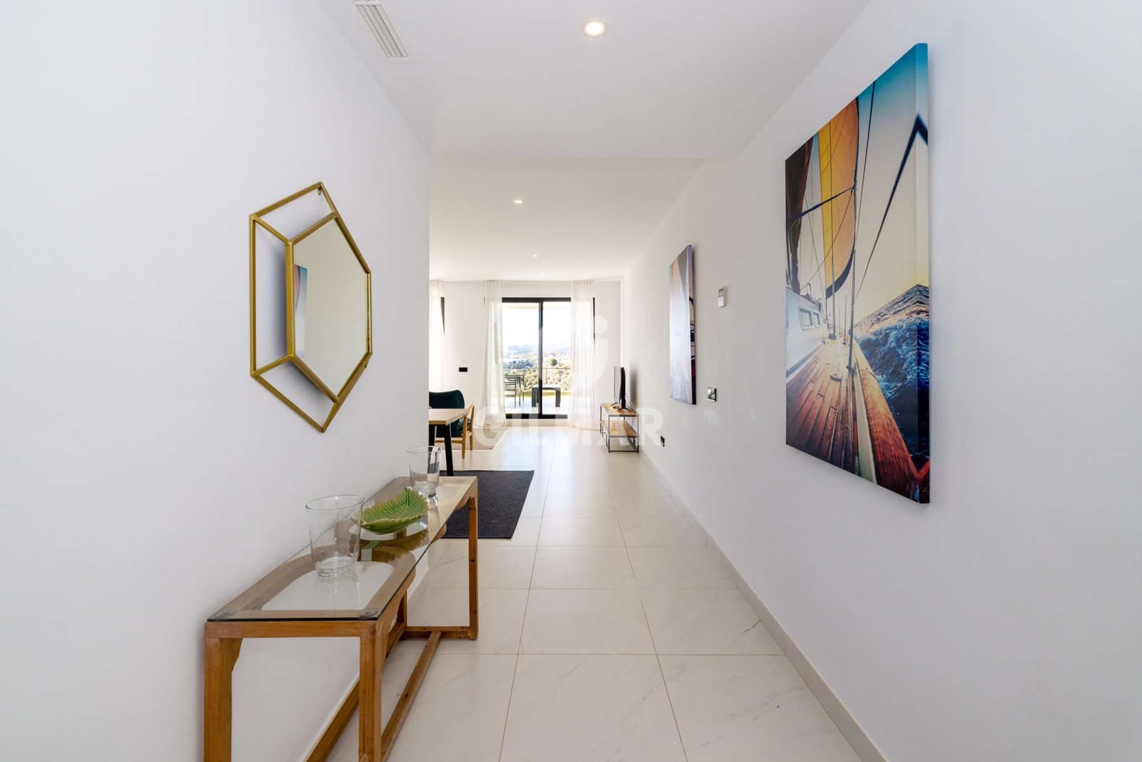 Piso de 2 habitaciones en Estepona en venta con piscina garaje - 570.000 € (Ref: 9372345)