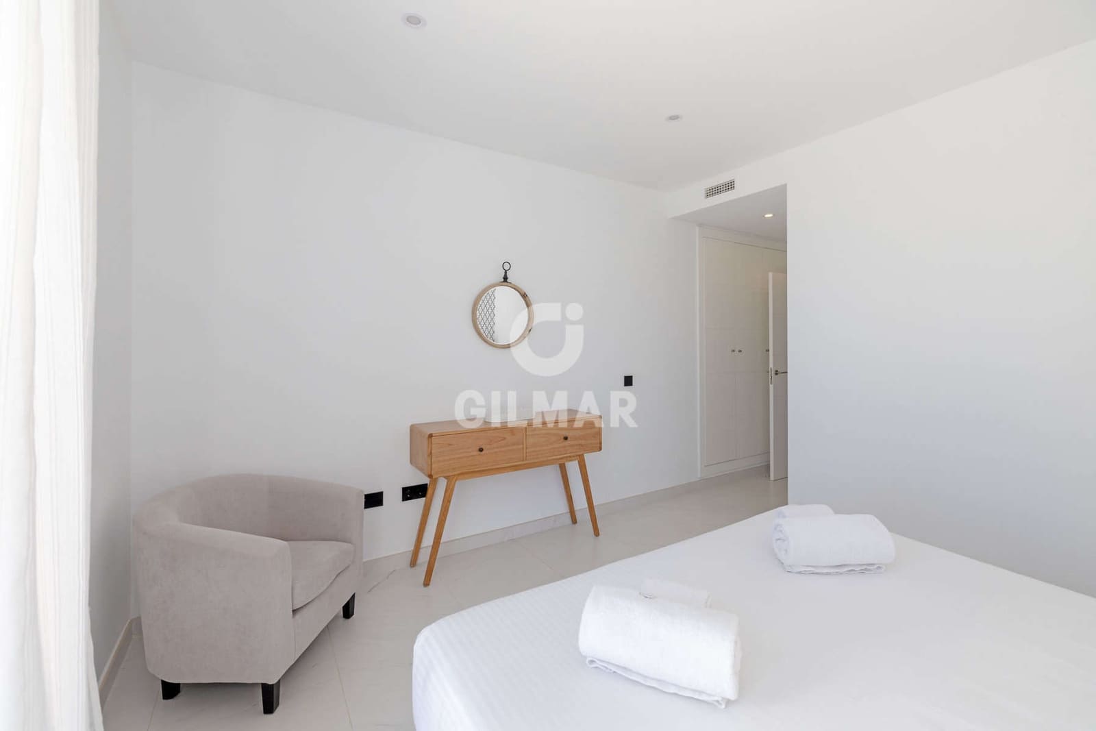 Piso de 2 habitaciones en Estepona en venta con piscina garaje - 570.000 € (Ref: 9372345)