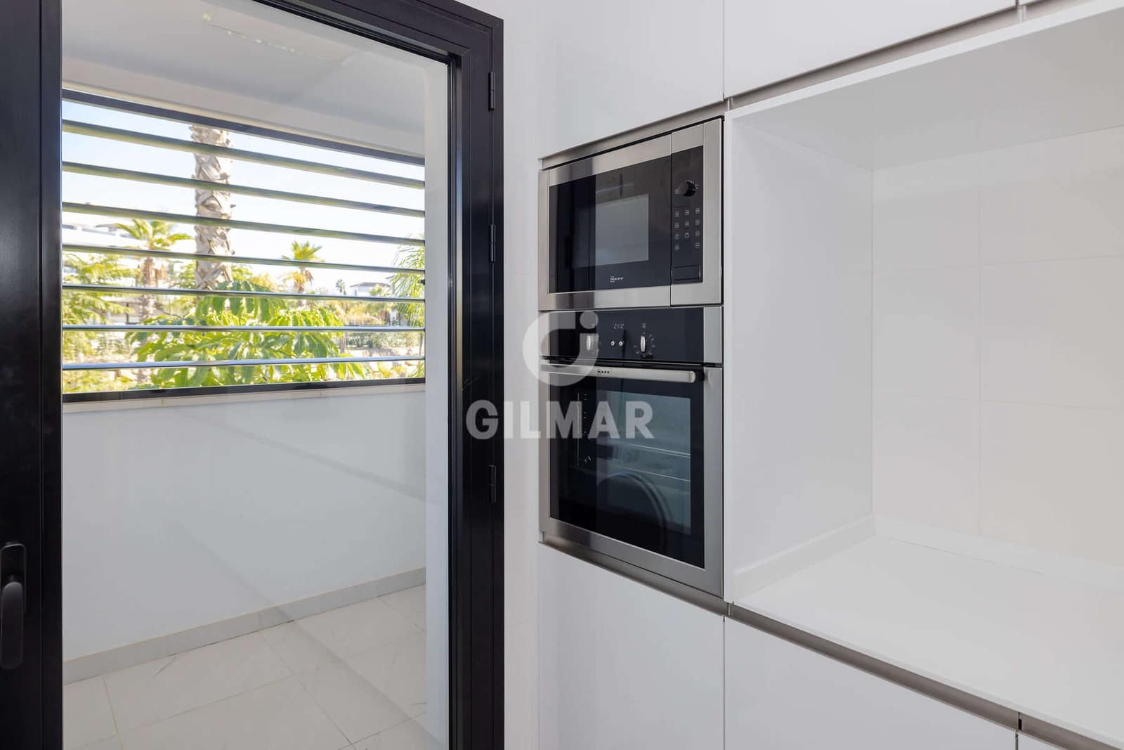 2 soveværelse Lejlighed til salg i Estepona med swimmingpool garage - € 570.000 (Ref: 9372346)