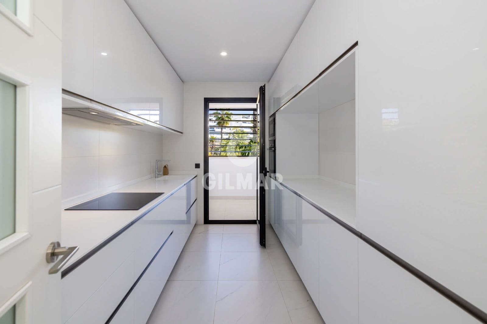 2 soveværelse Lejlighed til salg i Estepona med swimmingpool garage - € 570.000 (Ref: 9372346)