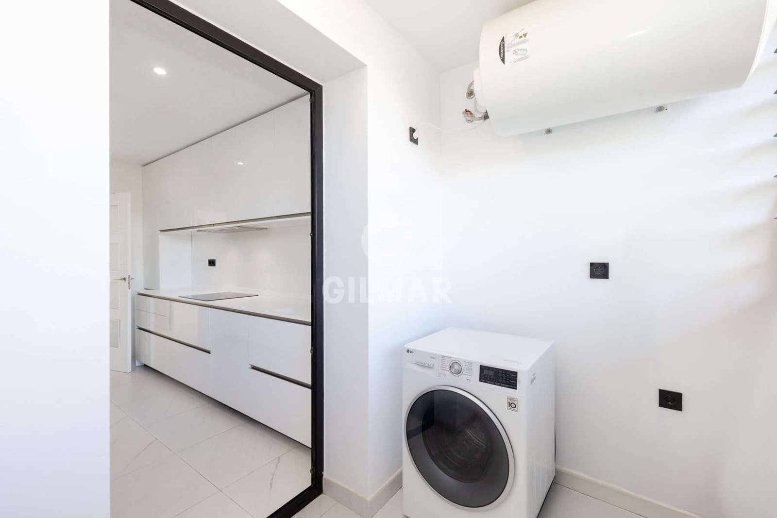 2 soveværelse Lejlighed til salg i Estepona med swimmingpool garage - € 570.000 (Ref: 9372346)