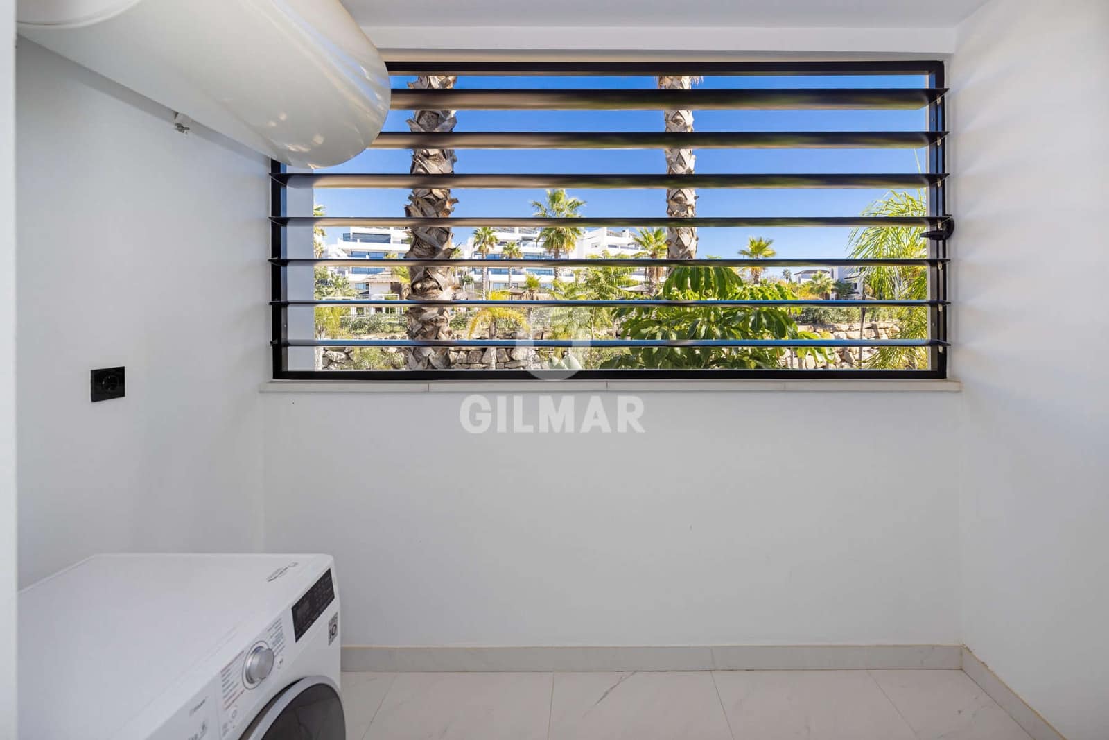 2 soveværelse Lejlighed til salg i Estepona med swimmingpool garage - € 570.000 (Ref: 9372346)