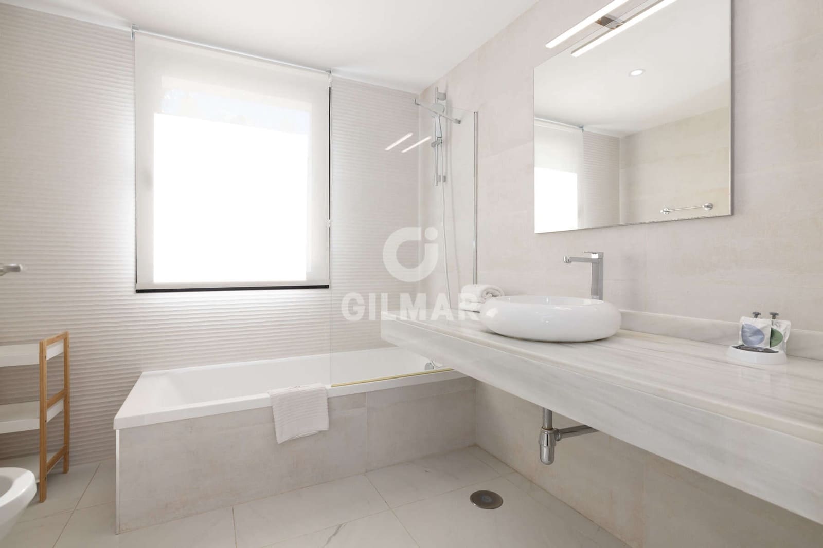 2 soveværelse Lejlighed til salg i Estepona med swimmingpool garage - € 570.000 (Ref: 9372346)