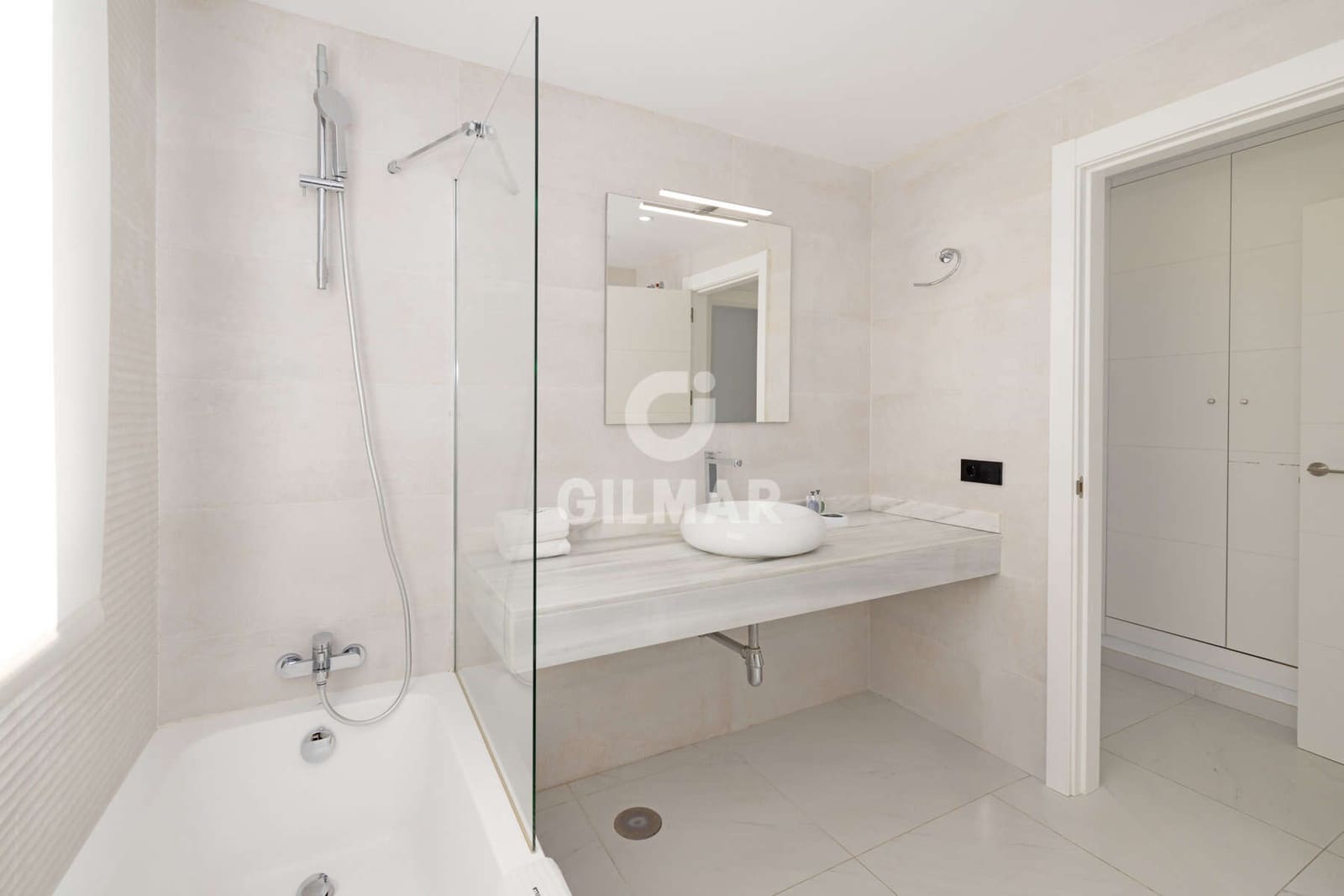 2 soveværelse Lejlighed til salg i Estepona med swimmingpool garage - € 570.000 (Ref: 9372346)